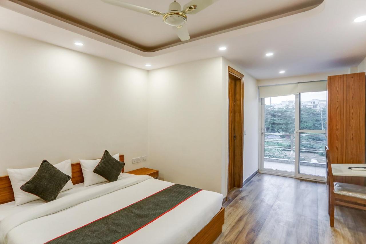 Collection O The Doors Near Appu Ghar Hotel Gurgaon Exterior foto