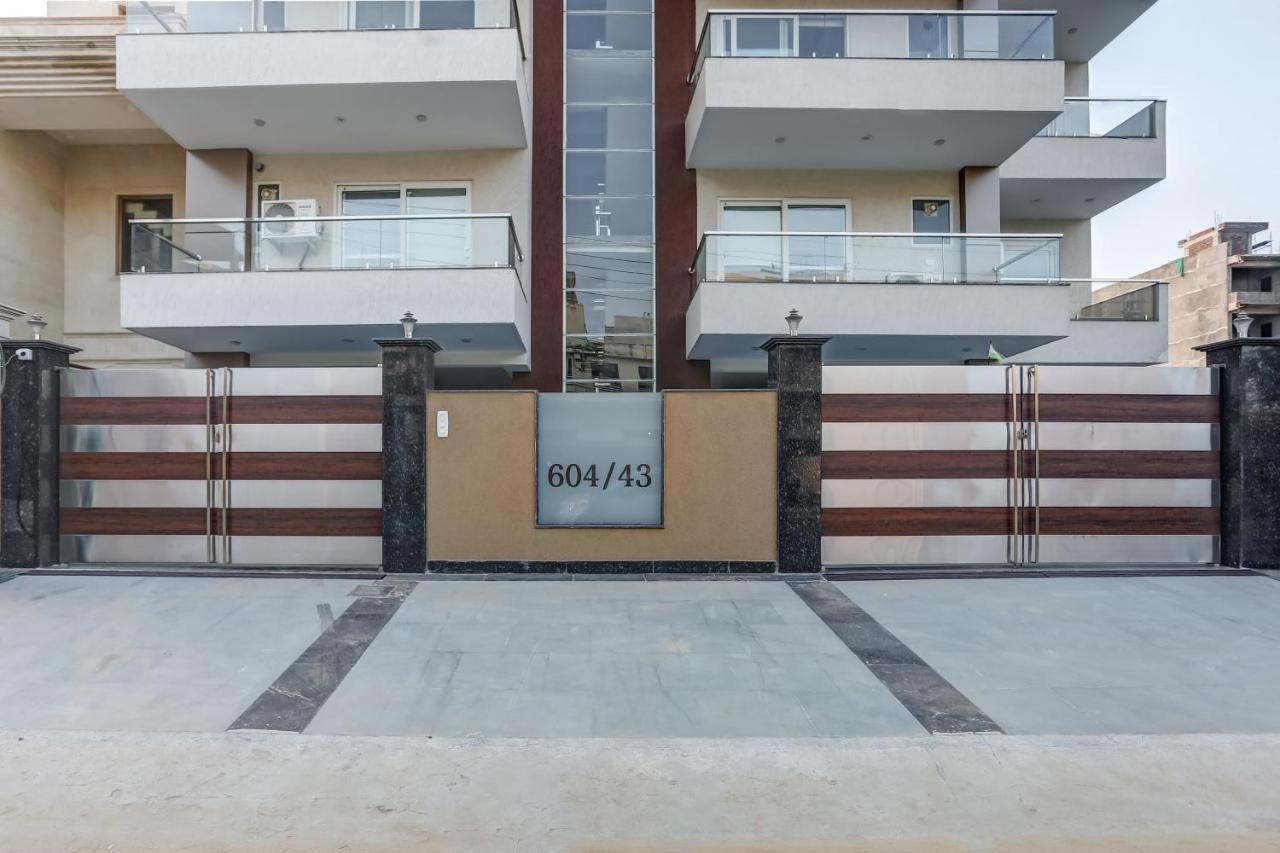 Collection O The Doors Near Appu Ghar Hotel Gurgaon Exterior foto