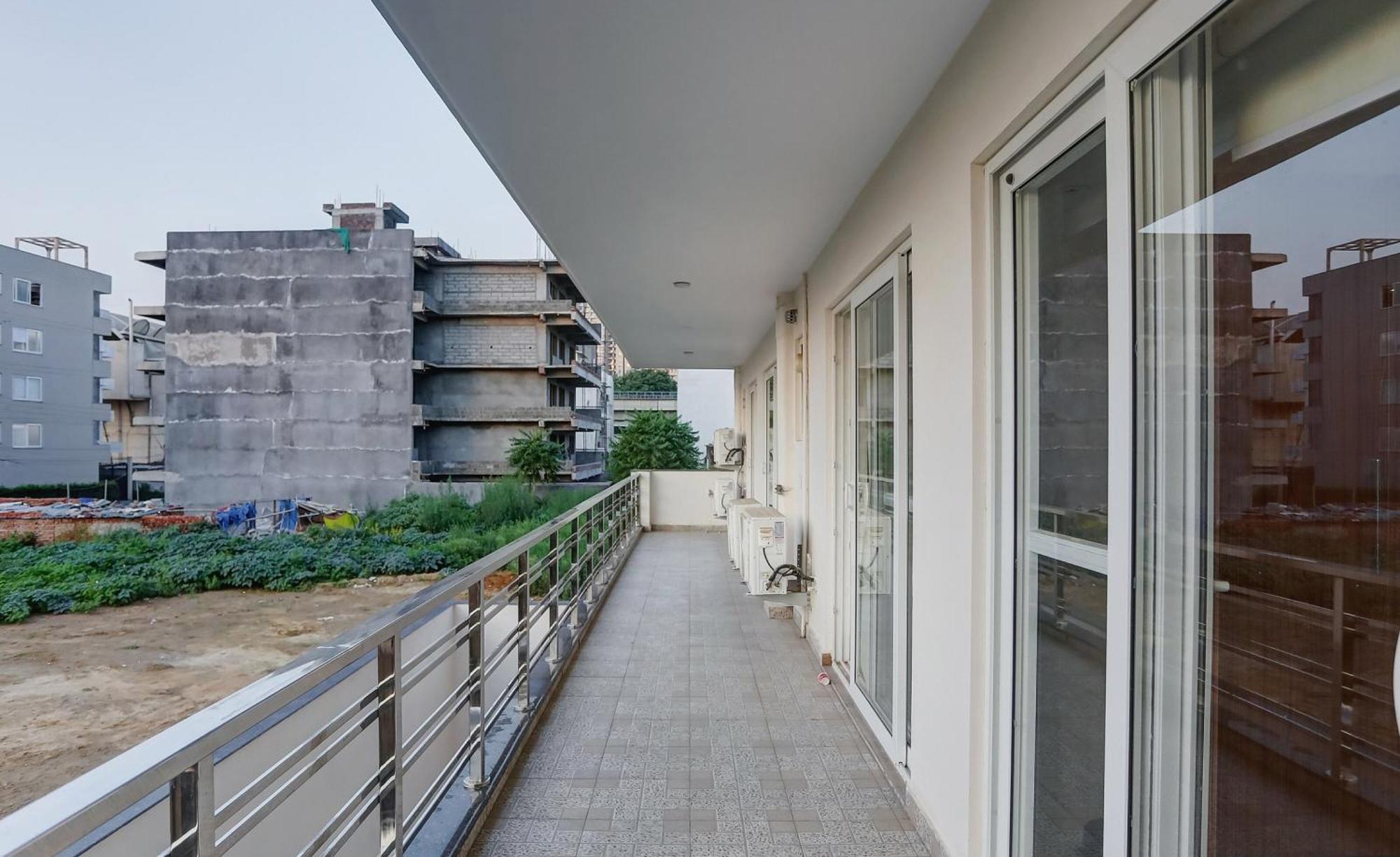 Collection O The Doors Near Appu Ghar Hotel Gurgaon Exterior foto