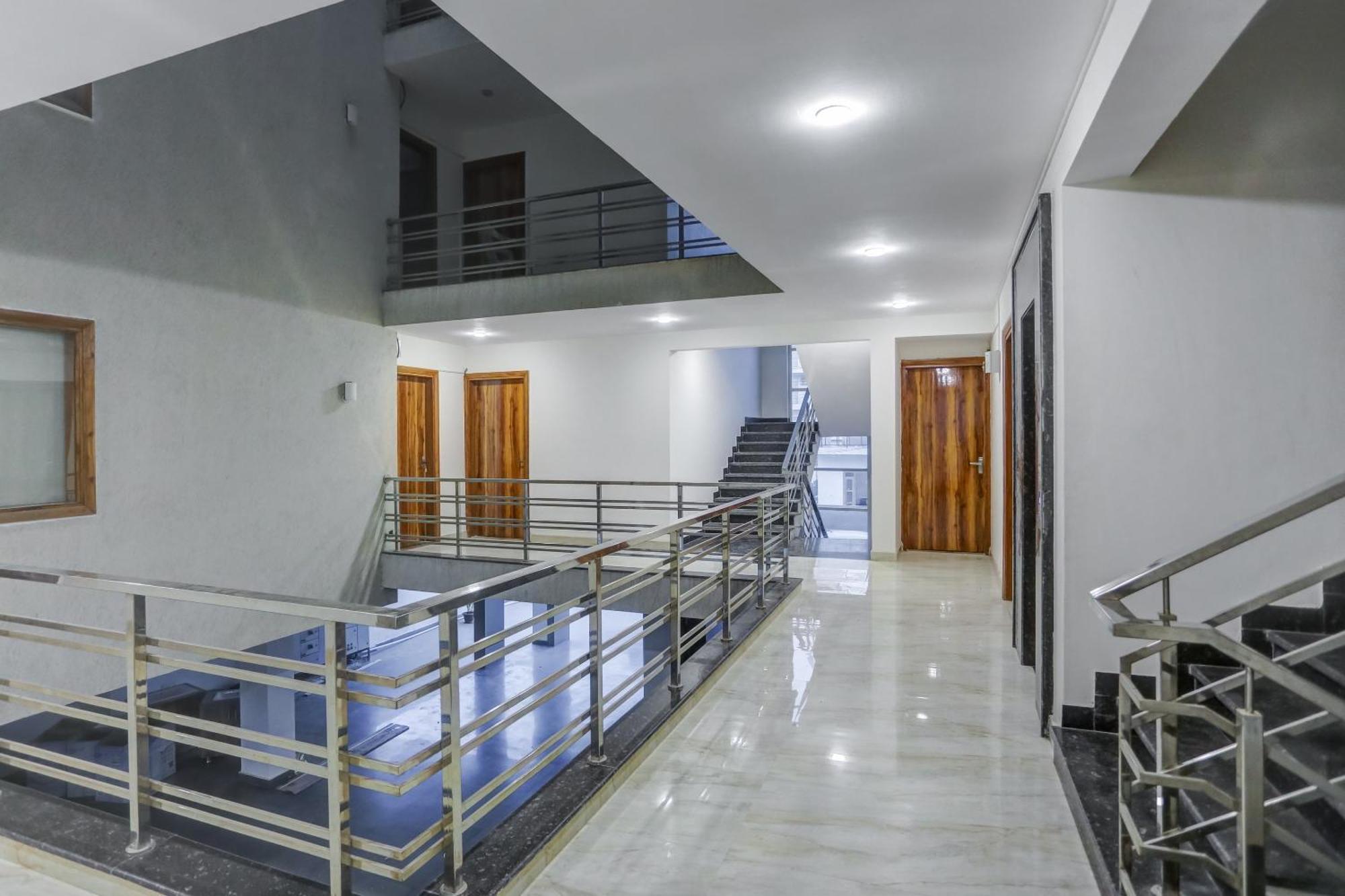 Collection O The Doors Near Appu Ghar Hotel Gurgaon Exterior foto