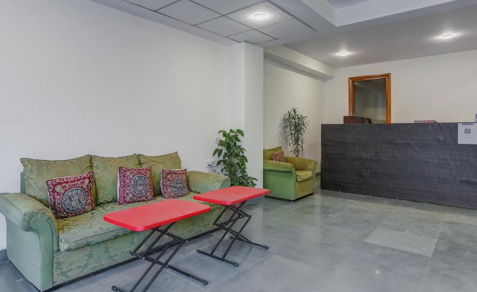 Collection O The Doors Near Appu Ghar Hotel Gurgaon Exterior foto
