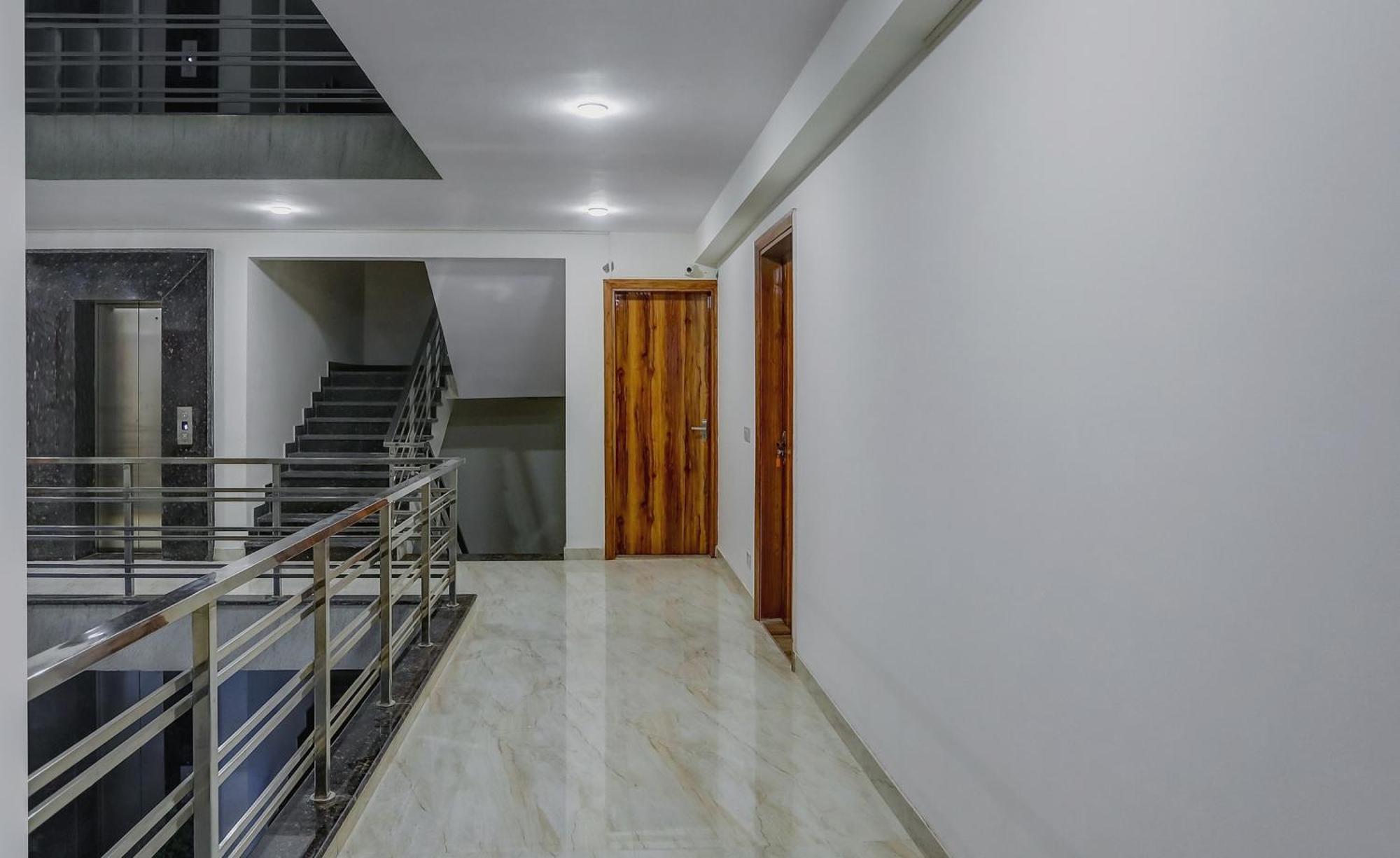 Collection O The Doors Near Appu Ghar Hotel Gurgaon Exterior foto