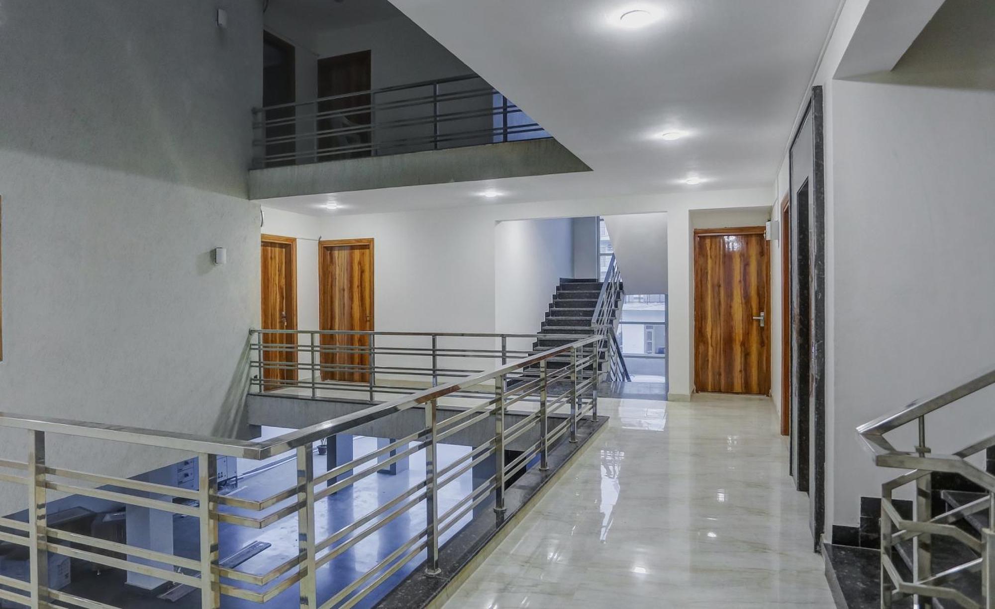 Collection O The Doors Near Appu Ghar Hotel Gurgaon Exterior foto