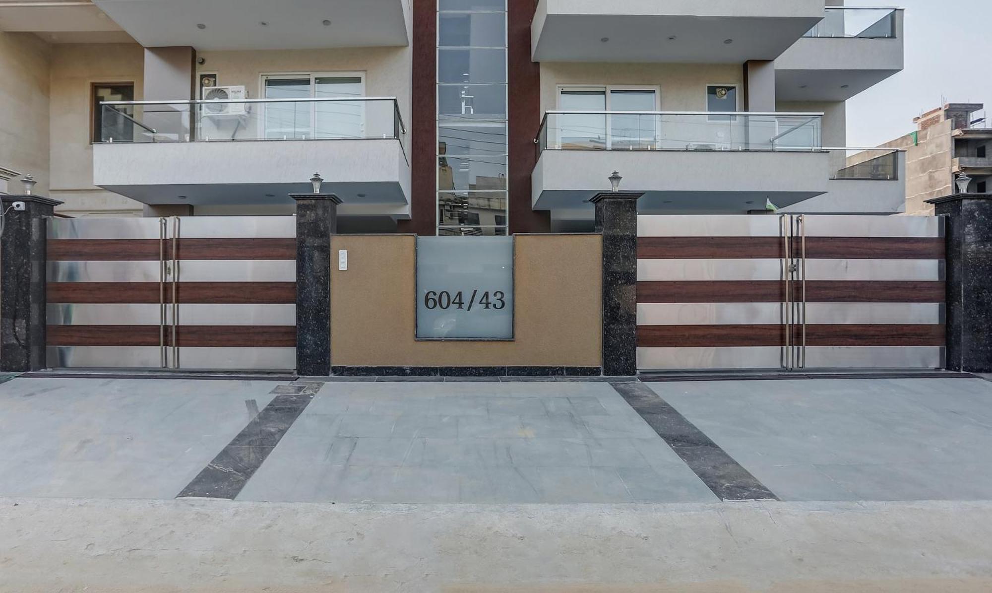 Collection O The Doors Near Appu Ghar Hotel Gurgaon Exterior foto